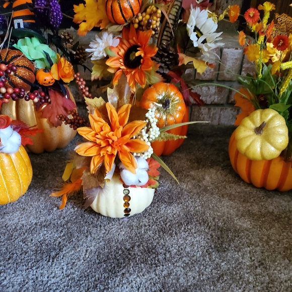 Fall and Halloween Pumpkin Centerpiece's - Picture 3 of 3